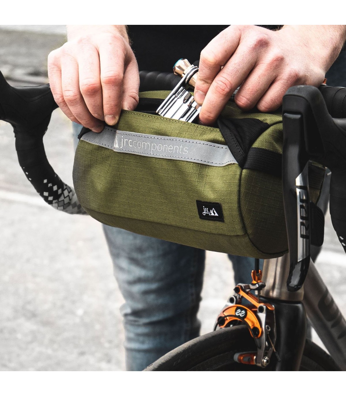 bolsa-manillar-bicicleta-128cxx-1.jpg Bolsa Manillar JRC TARU WATERPROOF HANDLEBAR BAG OLIVA 2.8L - Imagen 1