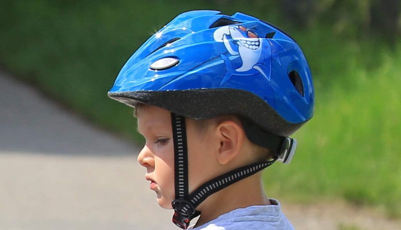 casco-bebe-bicicleta-323ivz-1.jpg CASCO DE BICICLETA PARA NIÑOS: CÓMO ELEGIR BIEN SEGÚN SU EDAD (GUÍA REAL) - Imagen 1