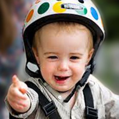 casco-bebe-bicicleta-680kwe-1.jpg Cuándo podré subir a mi hijo en una silla o remolque de bicicleta? Tienda Tu Bebé Seguro - Imagen 1