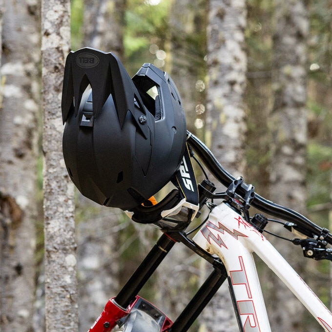 casco-bell-bicicleta-573mod-1.jpg Bell Full 10 MIPS Solid Casco solid black | BIKE24 - Imagen 1