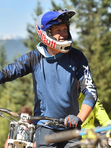 casco-de-bicicleta-de-montana-940pae.jpg Cascos de MTB: Las claves de la seguridad +entrevista+ - Imagen 1