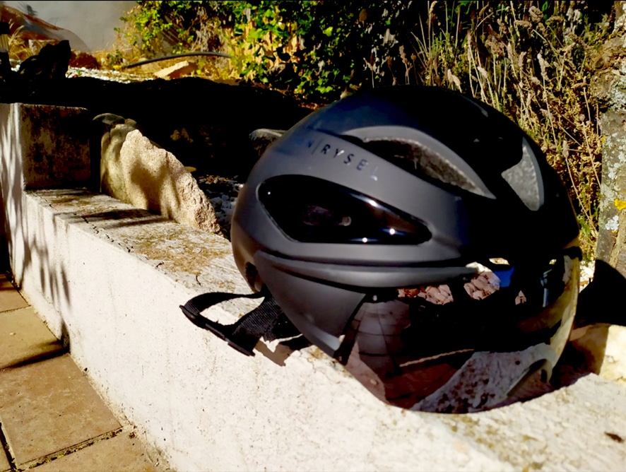 casco-triatlon-408fqv-1.jpg 🚴 A PRUEBA: Test del casco de Decathlon diseñado para el triatlón - Imagen 1