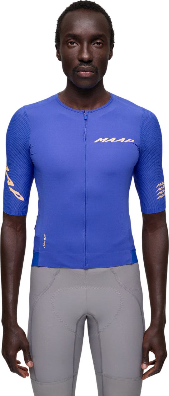 maap-maillot-237uol-1.jpg Camiseta de manga corta Maap Emerge azul para hombre | Alltricks.es - Imagen 1