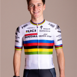 Revelado el nuevo maillot de campeón mundial de Evenepoel / Profesionales / Noticias del ciclismo / BICI CICLISMO