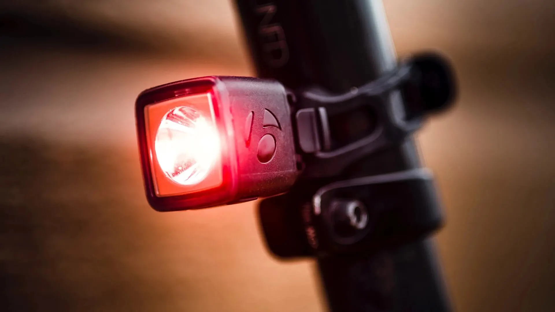 mejor-luz-trasera-bici-683idu.webp Las mejores luces traseras para bicicleta Ciclismo Épico - Imagen 1