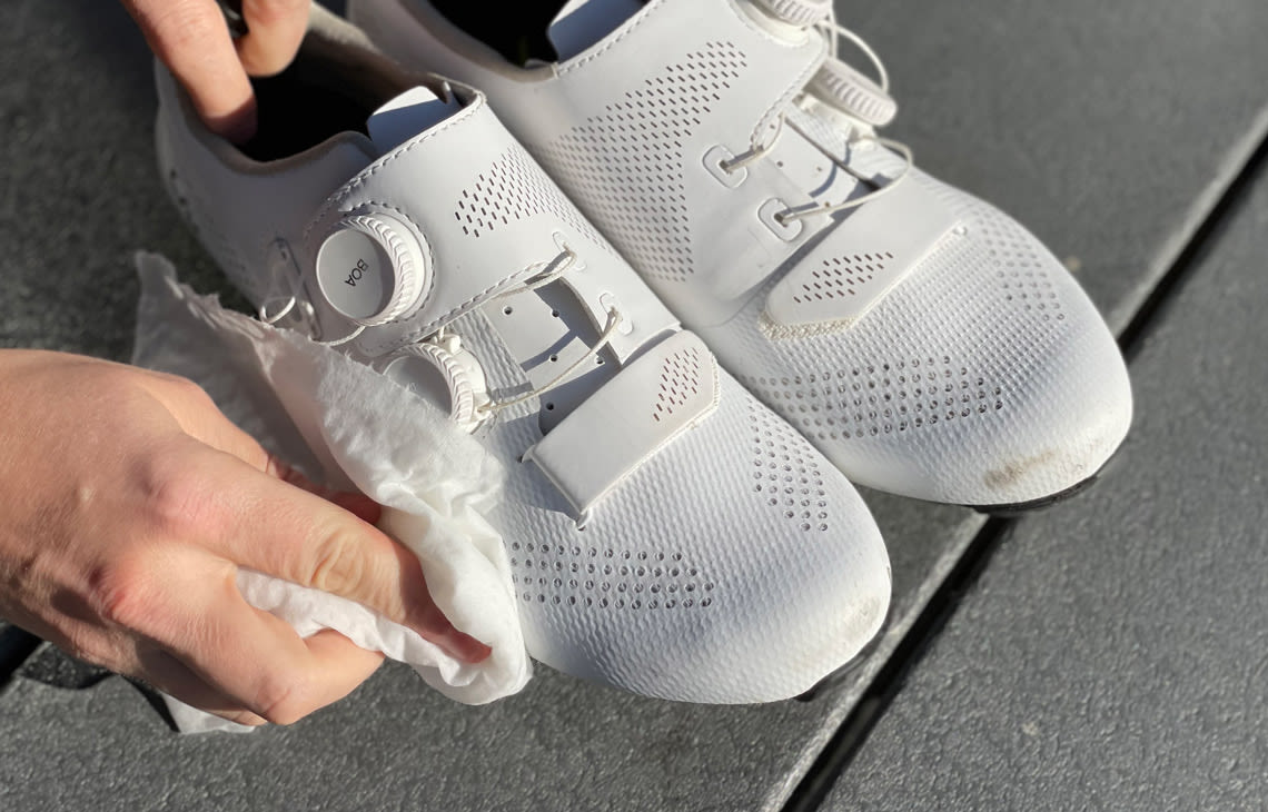 zapatillas-ciclismo-blancas-930kxt-1.jpg How to Clean Cycling Shoes | Liv Cycling España - Imagen 1