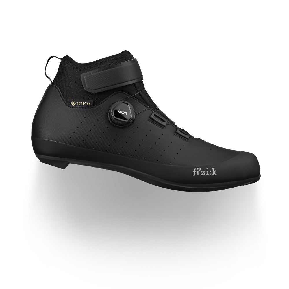 zapatillas-ciclismo-carretera-invierno-072fwy-1.jpg Zapatillas de ciclismo de carretera para invierno | GORE TEX® y aislamiento térmico – Fizik - Imagen 1